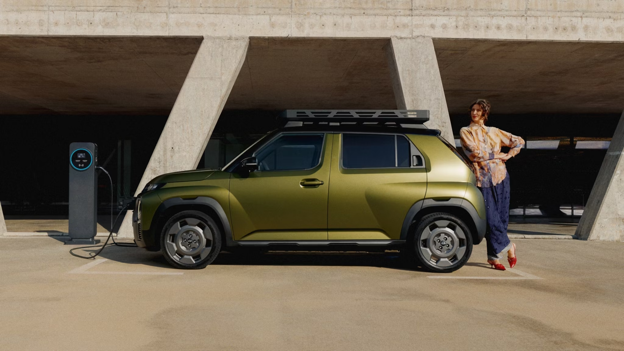 Hyundai INSTER Cross 2024 Exterior KV 04 Parking Sign 16X9